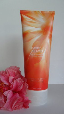 Bath & Body Works signature collection butterfly flower triple moisture body cream(240 ml)
Bath & Body Works signature collection butterfly flower triple moisture body cream(240 ml)