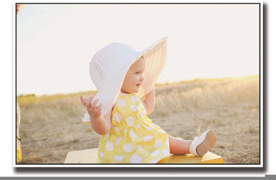 Posterhouzz Baby girl with hat Fine Art Print(12 inch X 18 inch, Rolled)