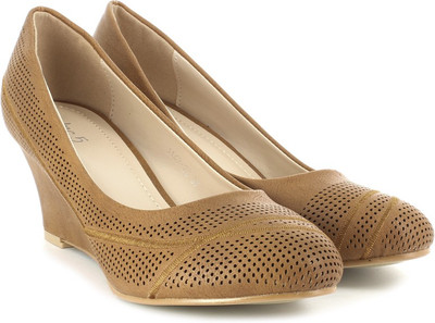 Inc.5 Women Tan Wedges