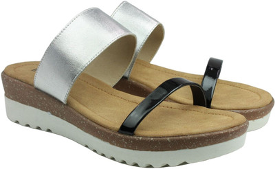 Inc.5 Women SILVER Flats
