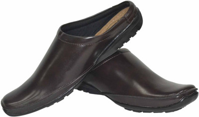 Strive Men Brown Casual