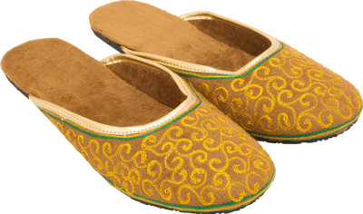 Ridhi Sidhi Women Brown & Camel Flats