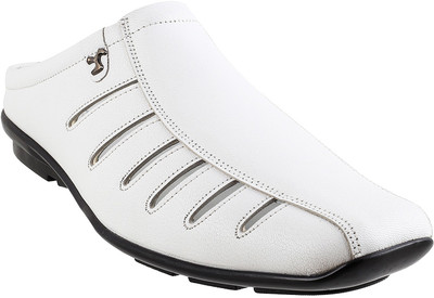 Mochi Men 16,WHITE Flats 
Mochi Men 16,WHITE Flats