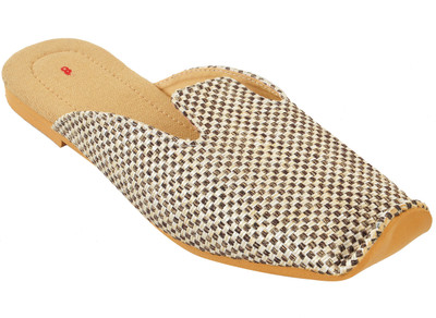 Kolapuri Center Kolapuri Centre Beige Coloured Mojaris For Men's Mojaris For Men(Beige
Kolapuri Center Kolapuri Centre Beige Coloured Mojaris For Men's Mojaris For Men(Beige