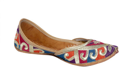 Panahi Synthetic Leather with Golden Embrodiery Mojaris Jutis For Women(Multicolor
Panahi Synthetic Leather with Golden Embrodiery Mojaris Jutis For Women(Multicolor