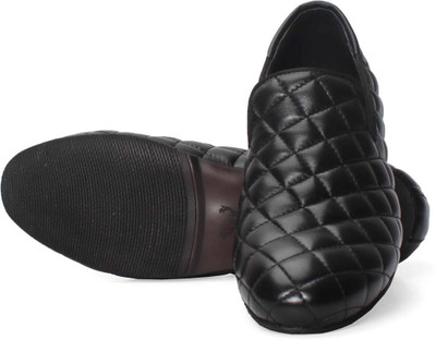 Bare Skin New Sleek Shape Black Diamond Stitched Genuine Leather Slip-On Shoe Loafers For Men(Black
Bare Skin New Sleek Shape Black Diamond Stitched Genuine Leather Slip-On Shoe Loafers For Men(Black