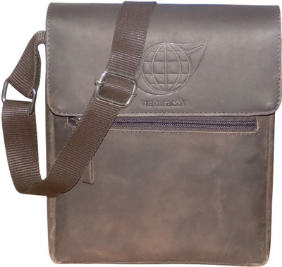 Kan Hunter Leather Small Travel Bag/Shoulder Bag For Men and Women Small Travel Bag - Medium(Brown)
Kan Hunter Leather Small Travel Bag/Shoulder Bag For Men and Women Small Travel Bag - Medium(Brown)
