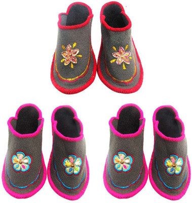 Shree Sai Slippers, Multicolor