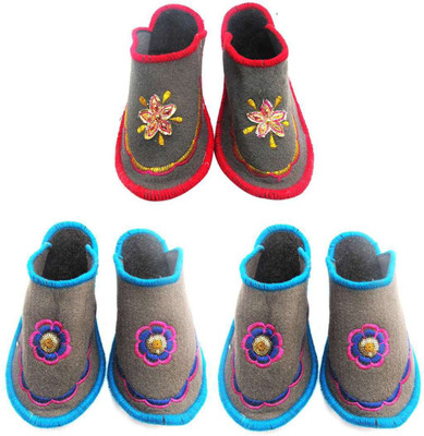Shilipi Perokars Slippers, Multicolor