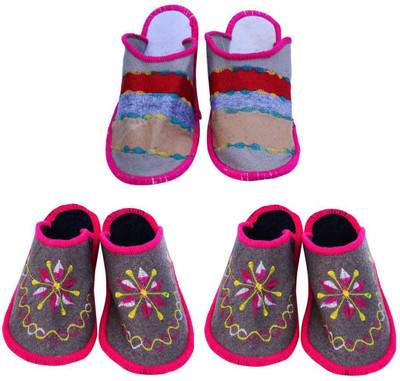 Champaliya Slippers, Multicolor