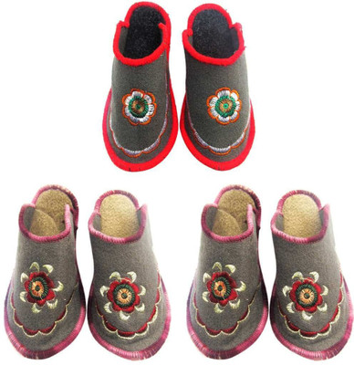 Shree Sai Slippers, Multicolor