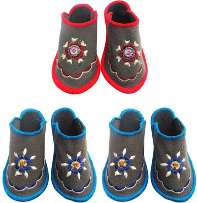 Shree Sai Slippers, Multicolor