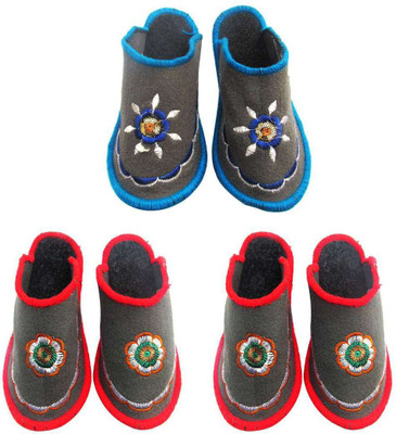 Shilipi Perokars Slippers, Multicolor