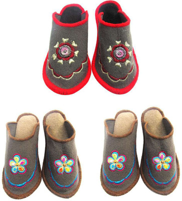 Shilipi Perokars Slippers, Multicolor