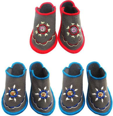 Shilipi Perokars Slippers, Multicolor
