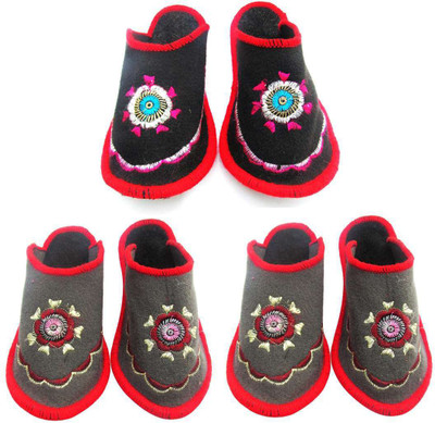 Shree Sai Slippers, Multicolor