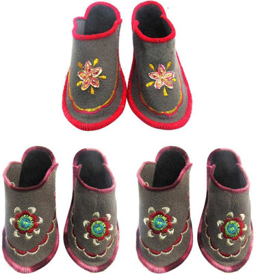Shree Sai Slippers, Multicolor