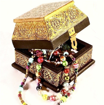 Purpledip Antique Jewelery Vanity Box(Golden)
Purpledip Antique Jewelery Vanity Box(Golden)