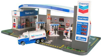 Daron Chevron Gas Station Playset(Multicolor)