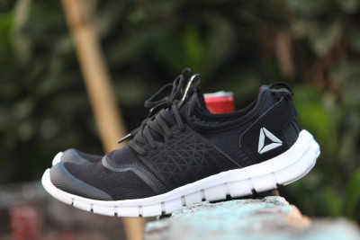 Reebok men's hurtle best sale runner running shoes
