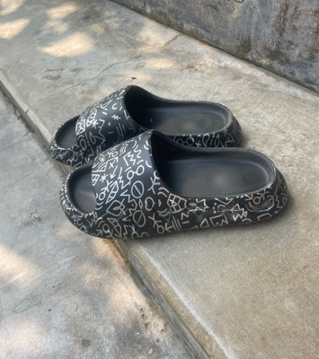 YZY Slides - Buy YZY Slides Online at Best Price - Shop Online for  Footwears in India | Flipkart.com