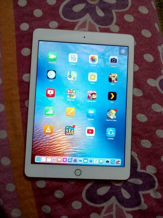 APPLE iPad 2 GB RAM 32 GB ROM 9.7 inch with Wi-Fi Only (Space Grey 