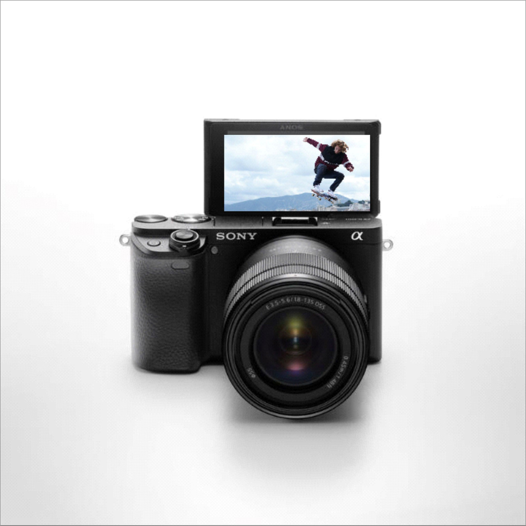 SONY Alpha ILCE-6400M/B IN5 Mirrorless Camera with 18-135 mm Zoom Lens Featuring Eye AF and 4K movie recording (Black)