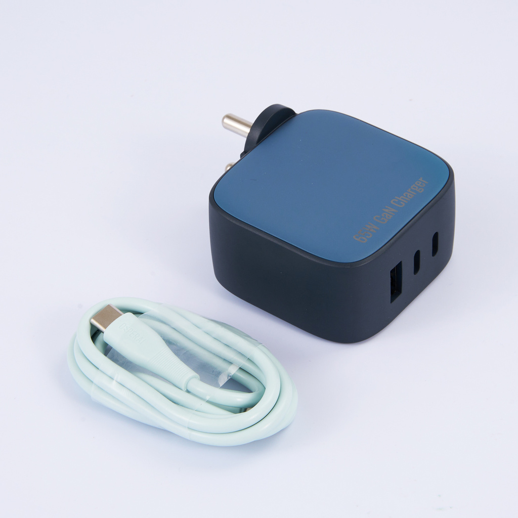 DeperAI 65 W GaN 3.4 A 3 Port Mobile Charger with Detachable Cable