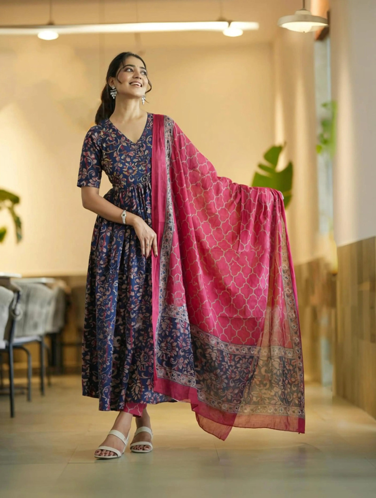 Jaipuri Bunaai Women Kurta Pant Dupatta Set