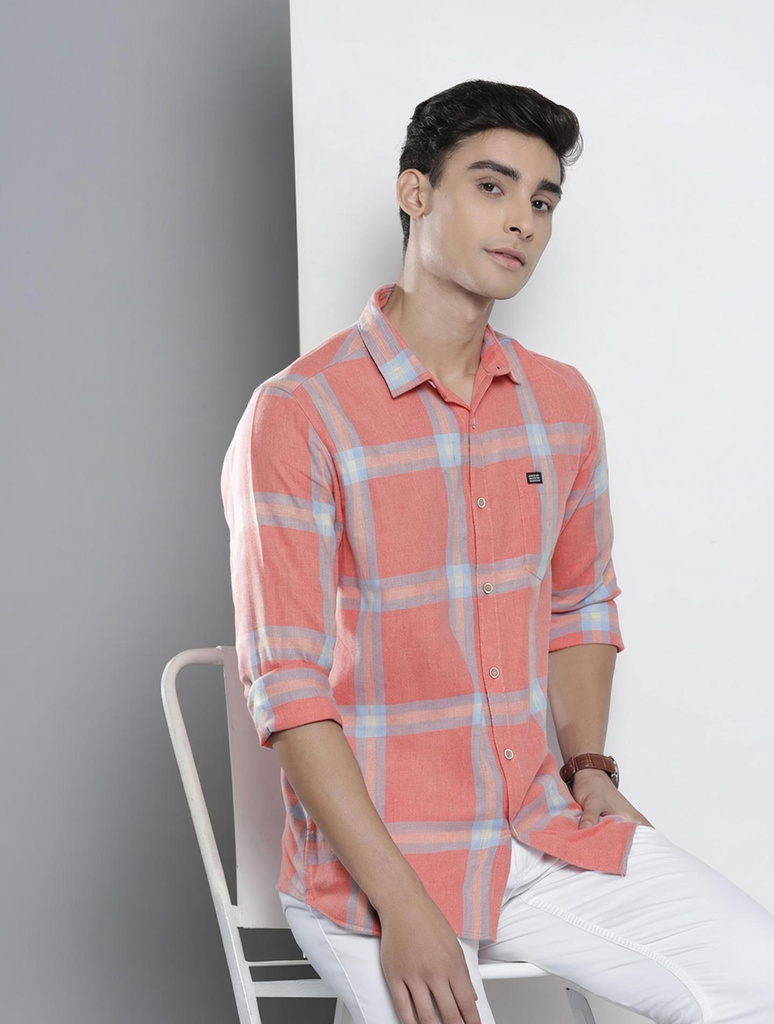 Men Regular Fit Checkered Spread Collar Casual Shirt
