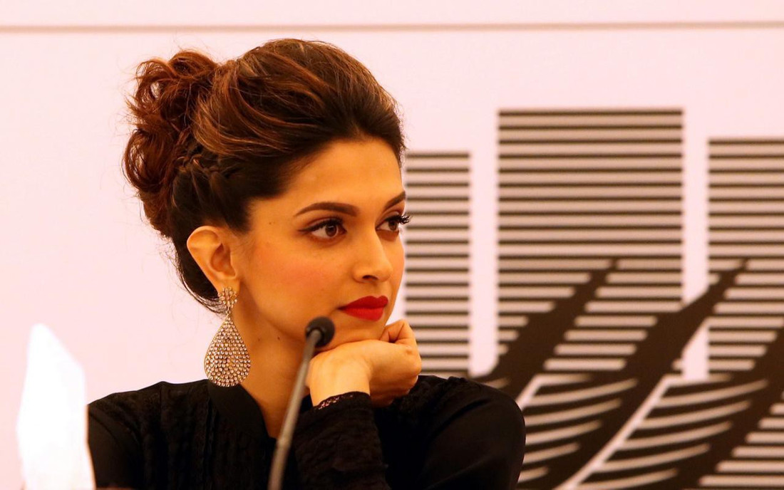 Beautiful Actress Deepika Padukone Hd Wallpaper Multicolour Poster Texture Poster 12x18 Inch Paper Print Personalities Posters In India Buy Art Film Design Movie Music Nature And Educational Paintings Wallpapers