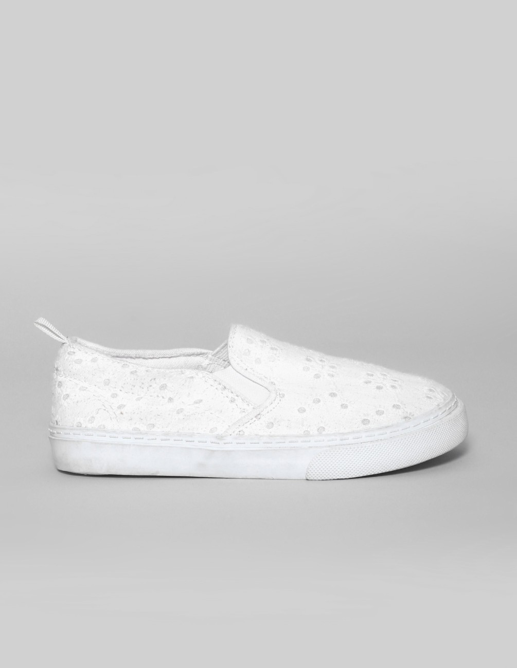 gap white sneakers