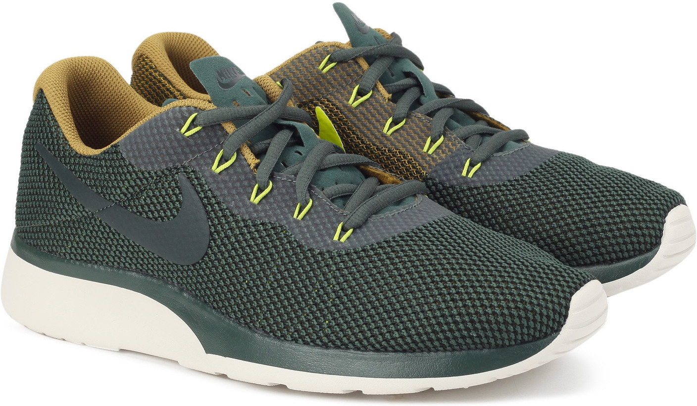 nike light green trainers