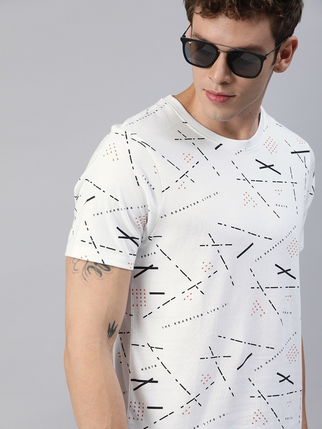 Image of Roadster Men Printed Round Neck Pure Cotton White T-Shirt