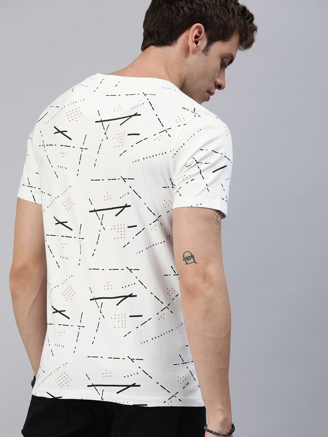 Image of Roadster Men Printed Round Neck Pure Cotton White T-Shirt