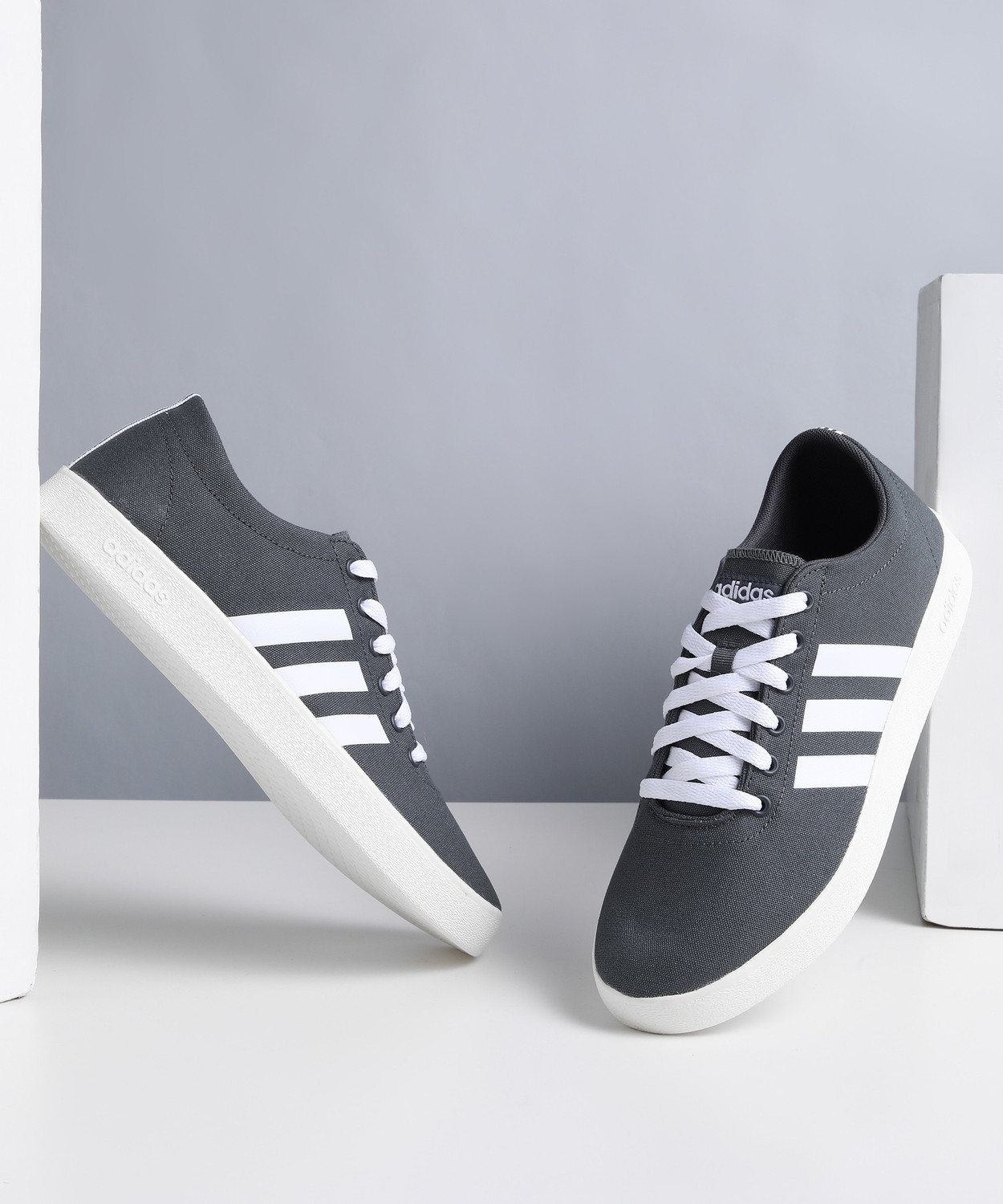 Image of ADIDAS Easy Vulc 2.0 Sneakers For Men