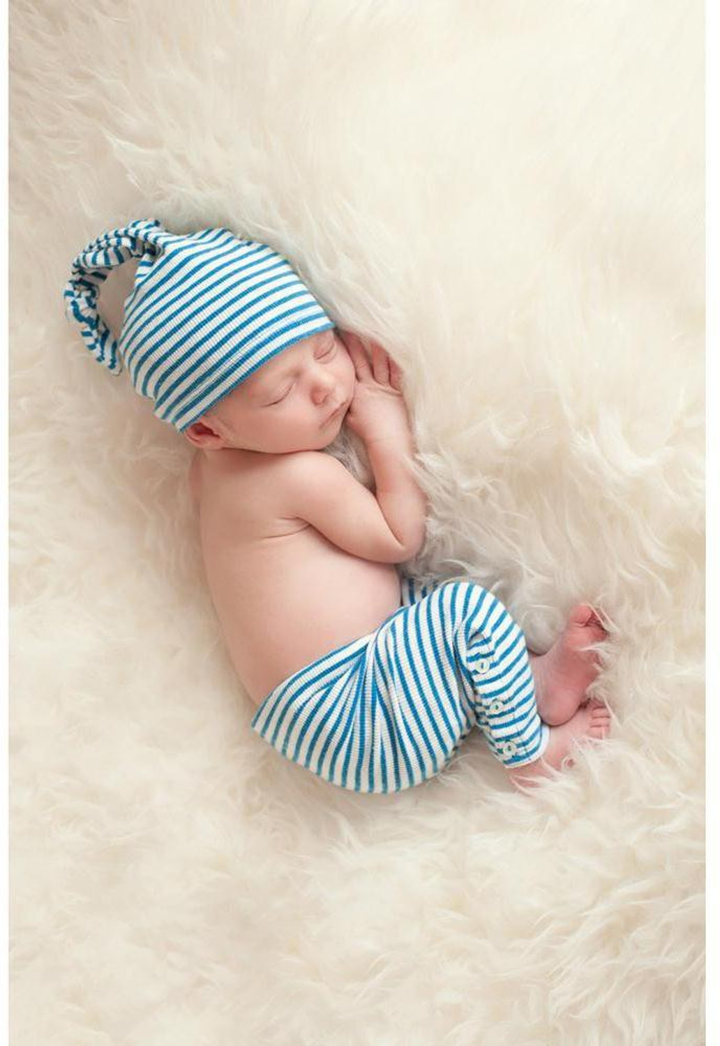 Image of Newborn Baby D2 Unframed Paper Poster 12inch x 18inch (30.5cms x 45.7cms) Paper Print