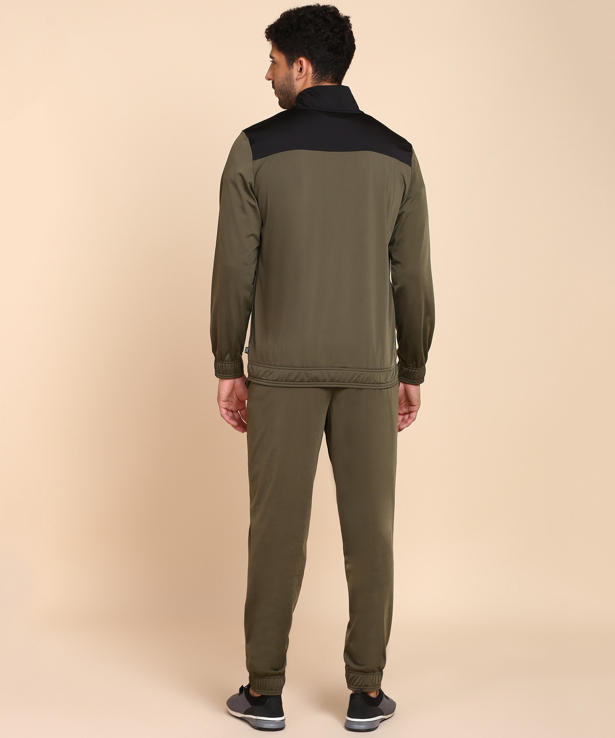 Olive green puma jogging suit shop