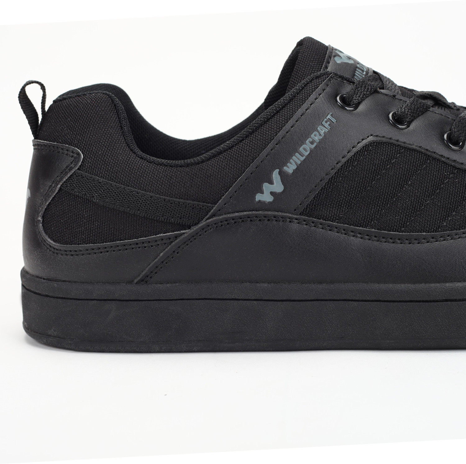 Wildcraft school shoes online