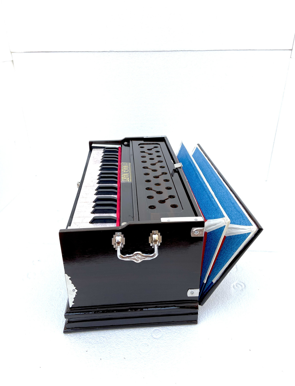 Image of SG MUSICAL NO.1 7 Stopper 3 1 /4 Octive,Double Bellow,39 Keys WITH BAGD123 TBT18 3 1 /4 Octave Harmonium (Two Fold Bellow) 3.25 Octave Hand Pumped Harmonium (Three Fold Bellow, Bass Reed, Male Reed)
