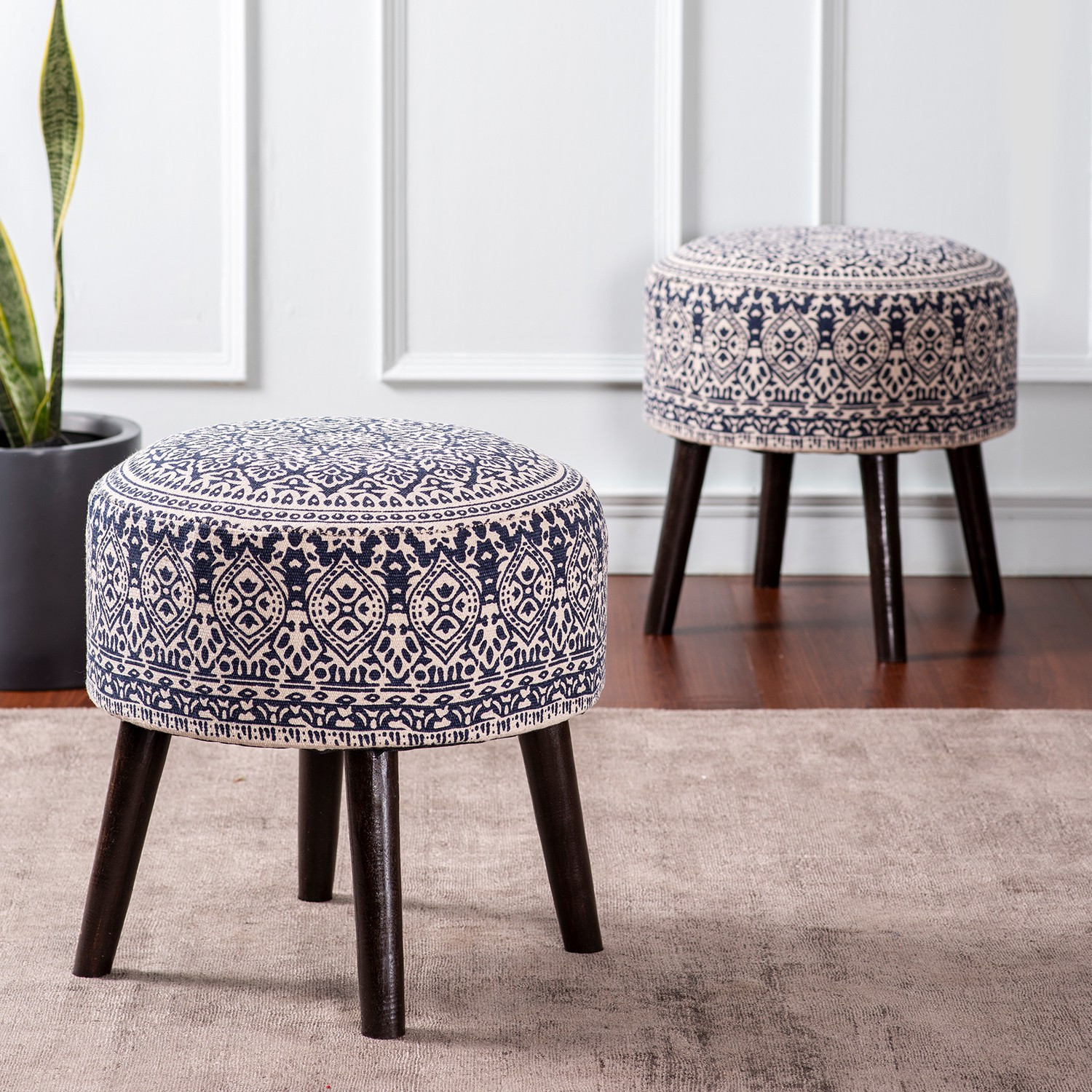 Small stool for 2025 bedroom