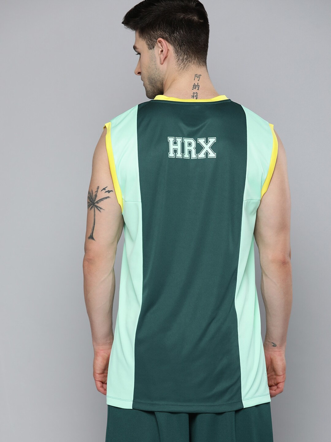 Image of HRX by Hrithik Roshan Colorblock Men V Neck Green T-Shirt