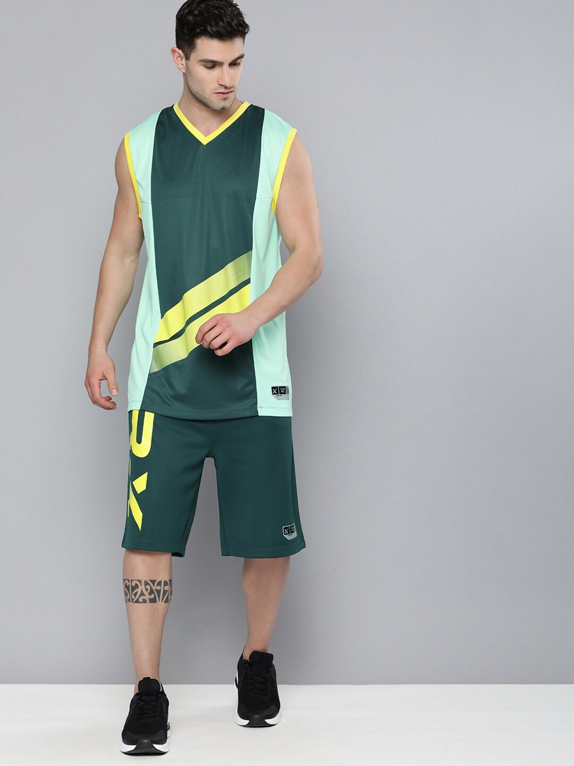 Image of HRX by Hrithik Roshan Colorblock Men V Neck Green T-Shirt