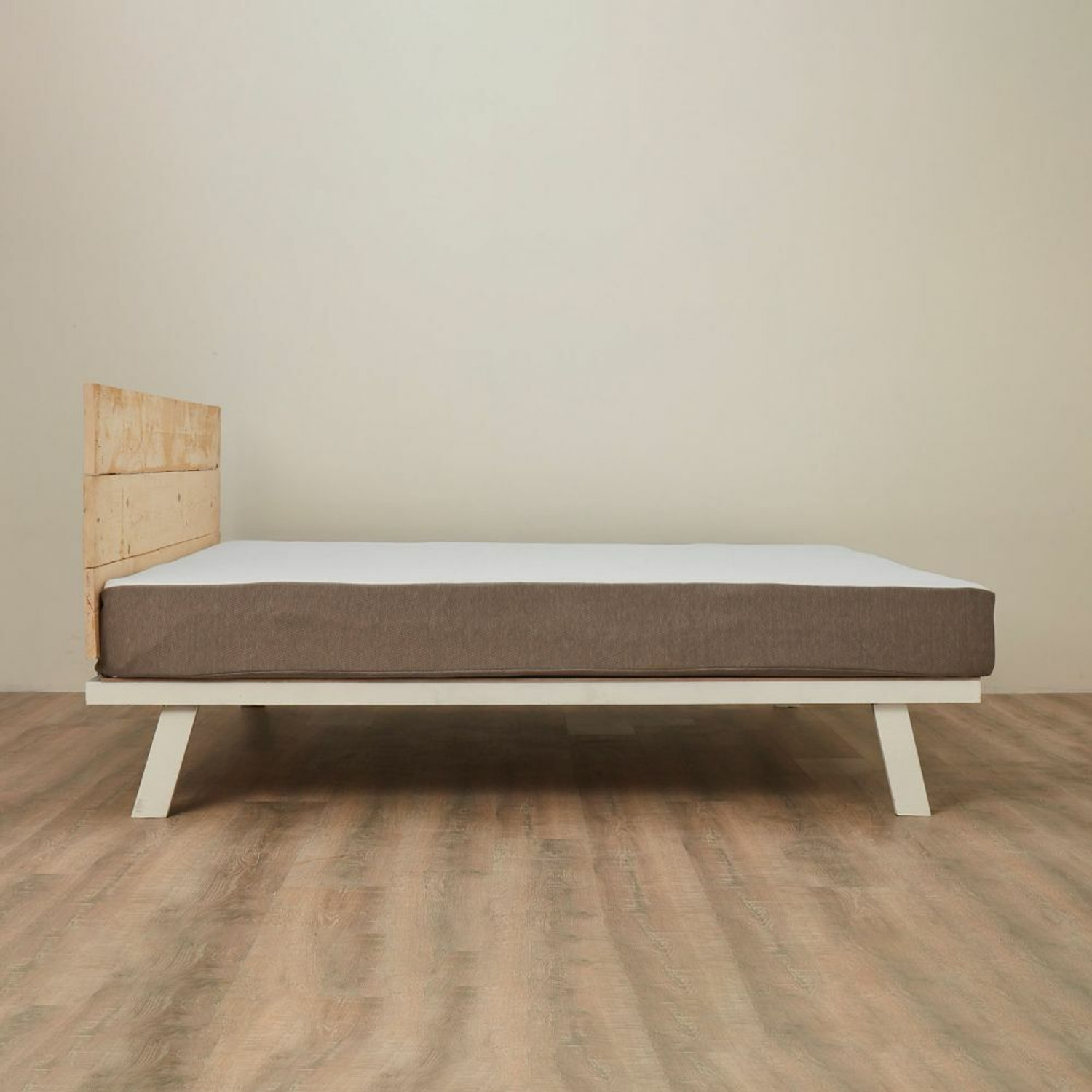 Image of Wakefit ShapeSense Orthopedic Classic Memory Foam 6 inch Queen High Resilience (HR) Foam Mattress