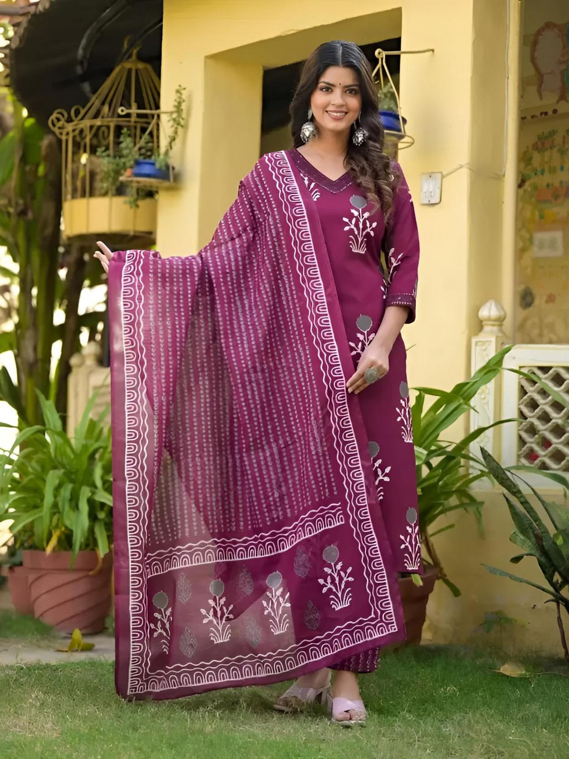 Image of Klosia Women Pure Silk Kurta Pant Dupatta Set