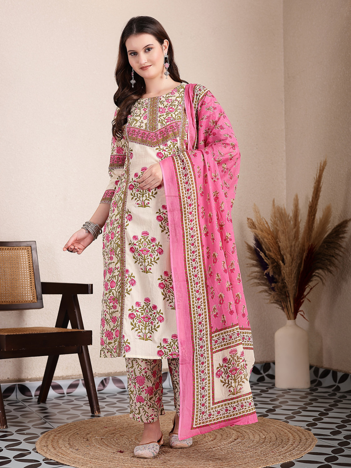 Yufta Women Kurta Pant Dupatta Set