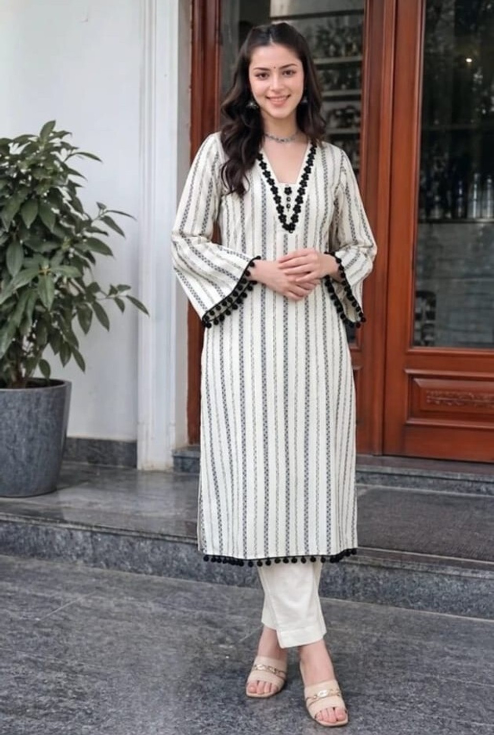 Image of A S COLLESTION Women Cotton Blend Kurta Pant Set