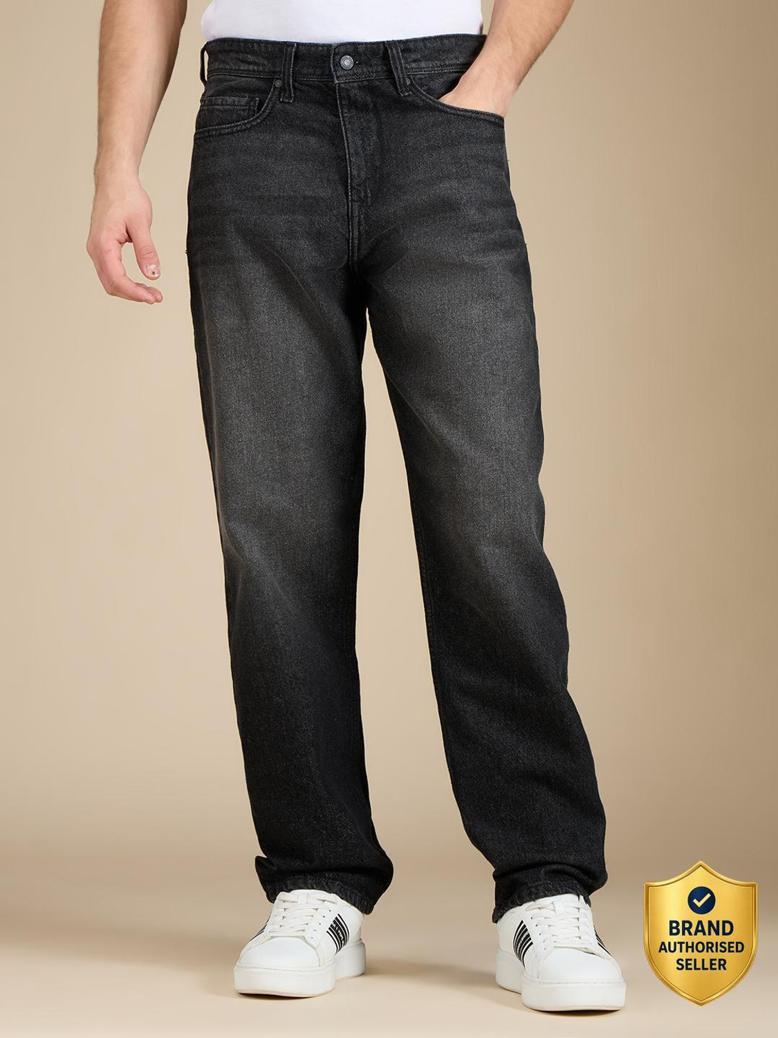 Men Relaxed Fit Mid Rise Black Jeans