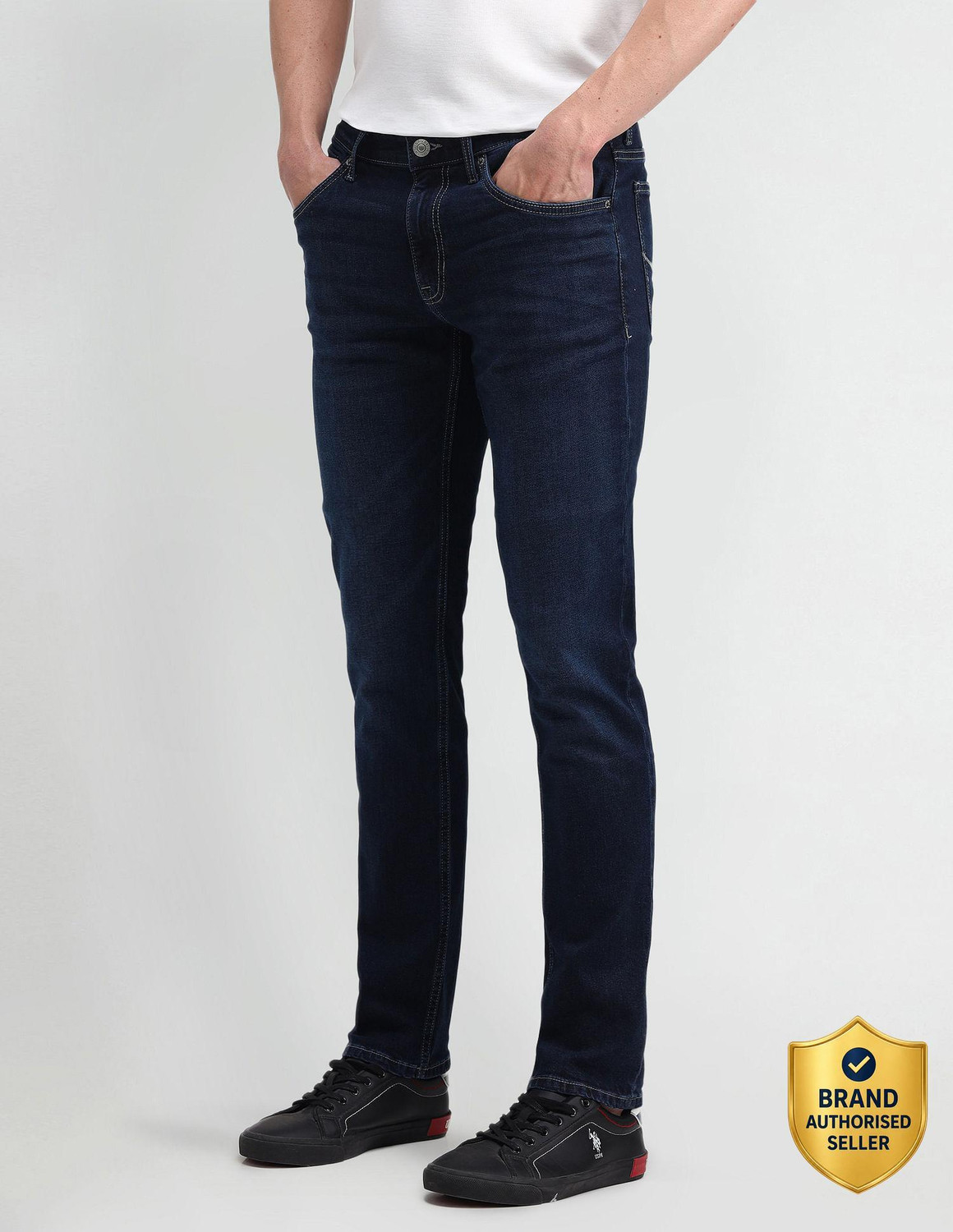 Image of U.S. POLO ASSN. Men Slim Mid Rise Black Jeans