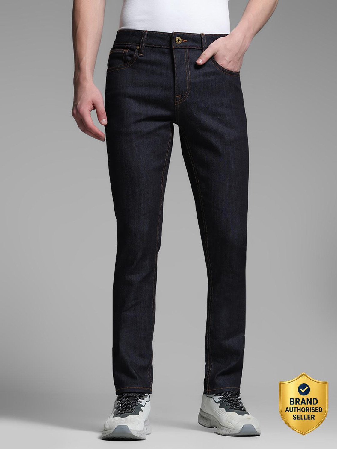 Image of U.S. POLO ASSN. Men Slim Mid Rise Black Jeans